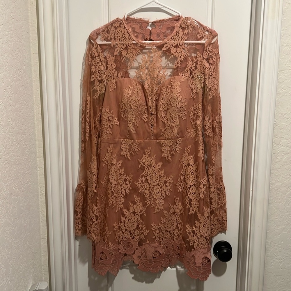 Saylor Leondra Lace High Neck Cocktail Dress Pink